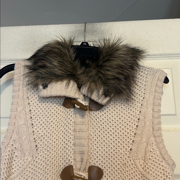 Pink Republic Faux Fur Vest Size XS - Picture 2 of 8